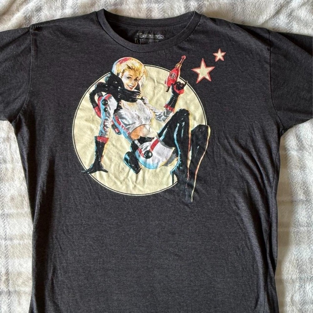Fallout Nuka Girl Nuka Cola T Shirt Mens Large Bethesda Graphic Gamer Tee